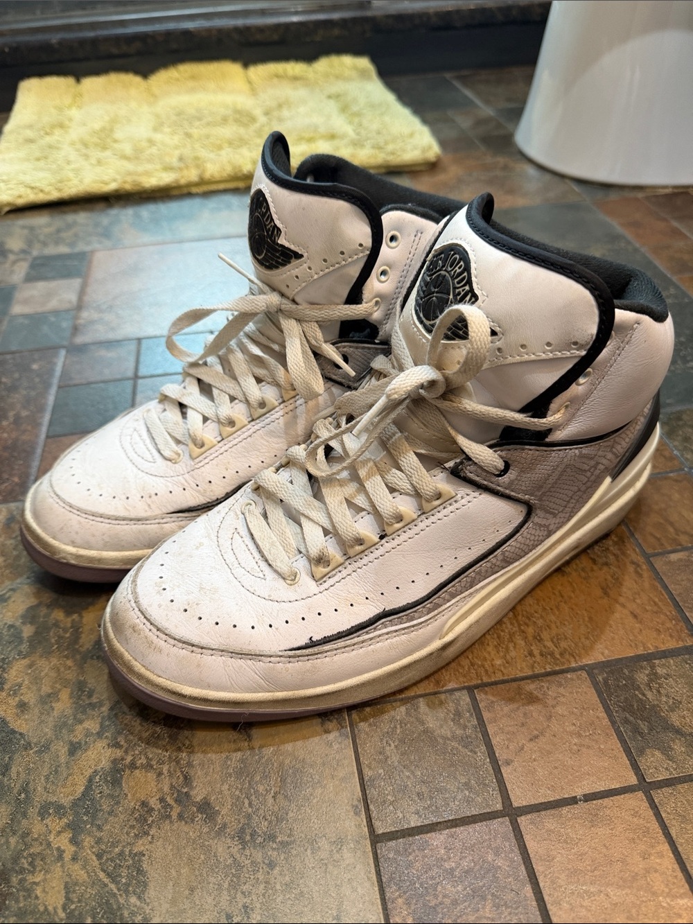 Jordan Men’s White Black Retro Basketball Shoes